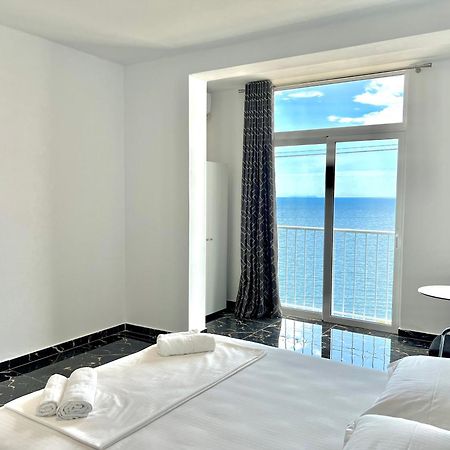 Redi'S Seaview Apartments Sarande Bagian luar foto