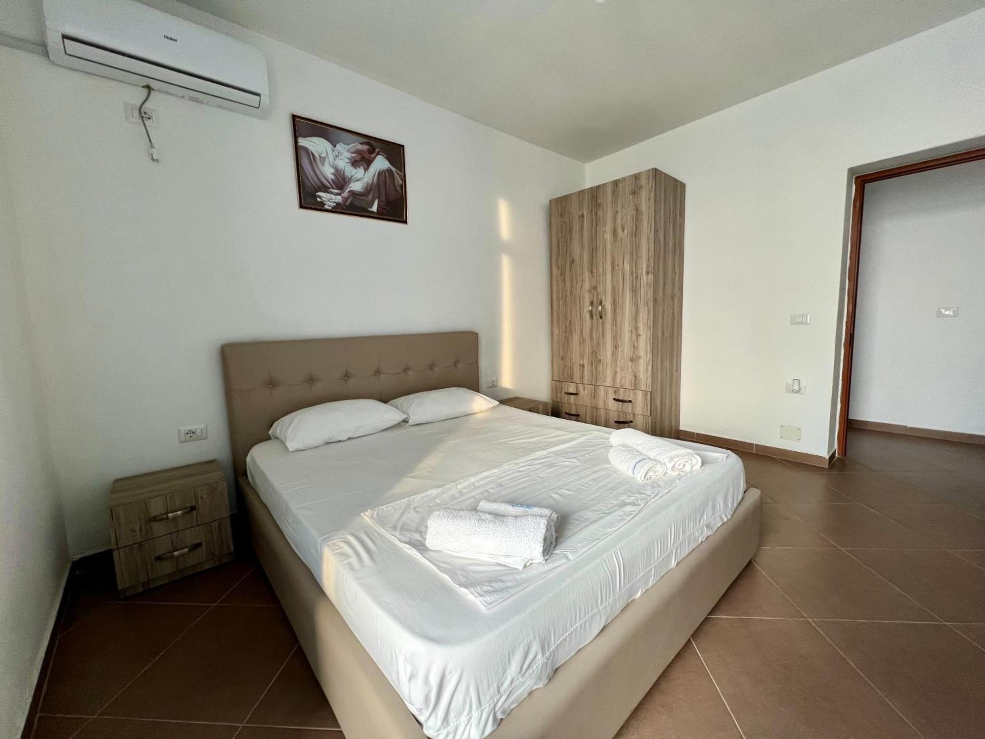 Redi'S Seaview Apartments Sarande Bagian luar foto