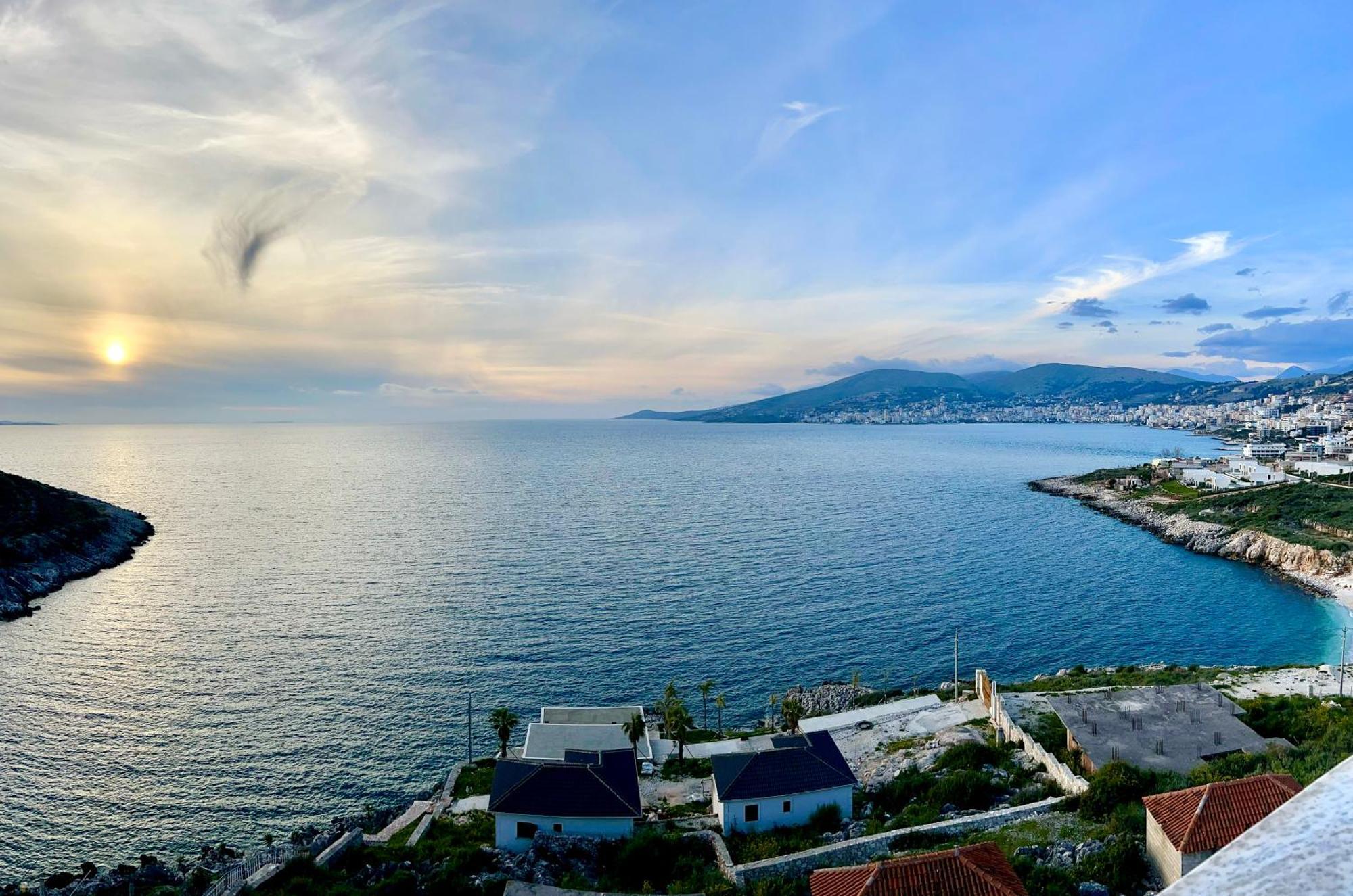 Redi'S Seaview Apartments Sarande Bagian luar foto