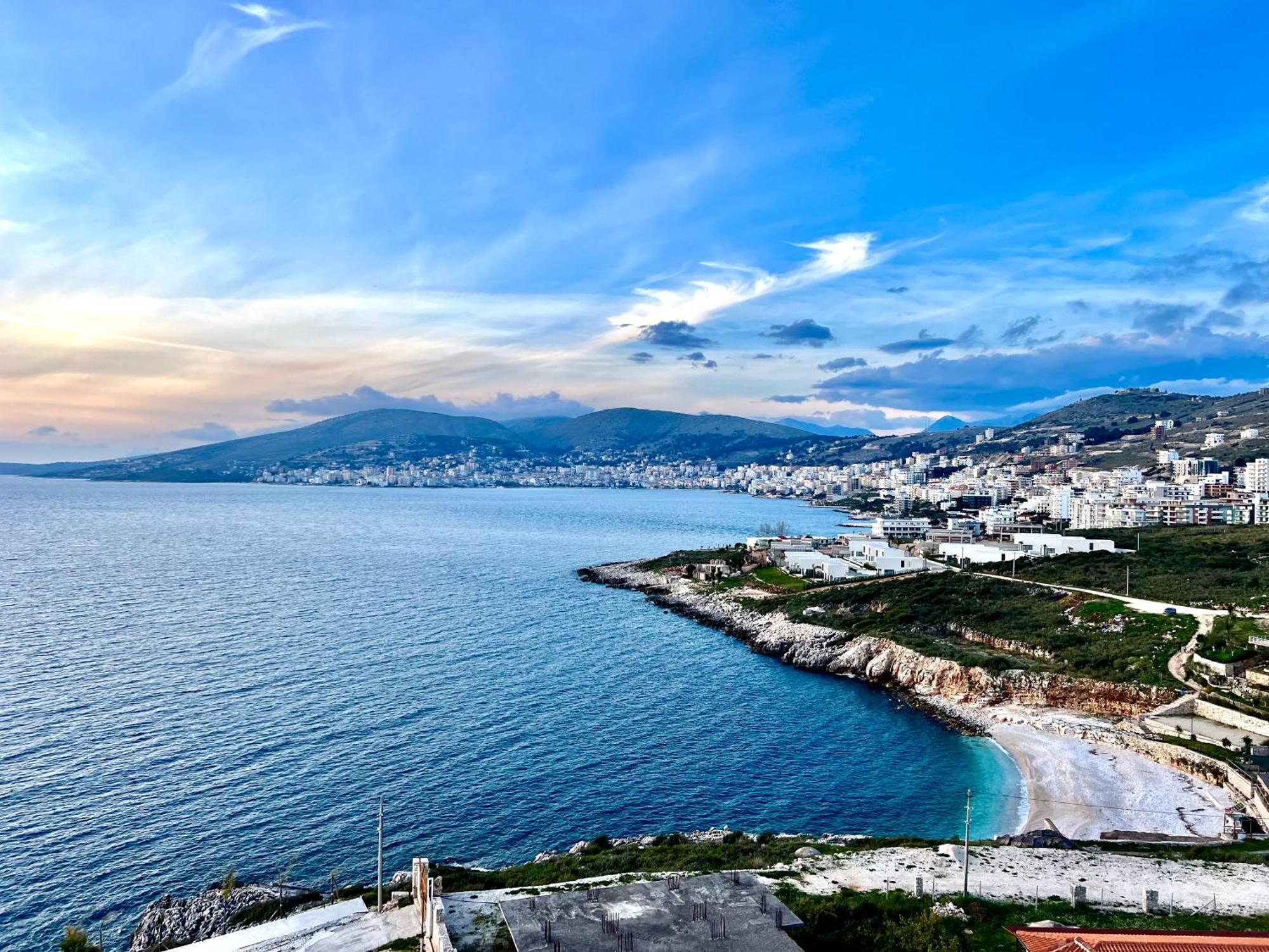 Redi'S Seaview Apartments Sarande Bagian luar foto