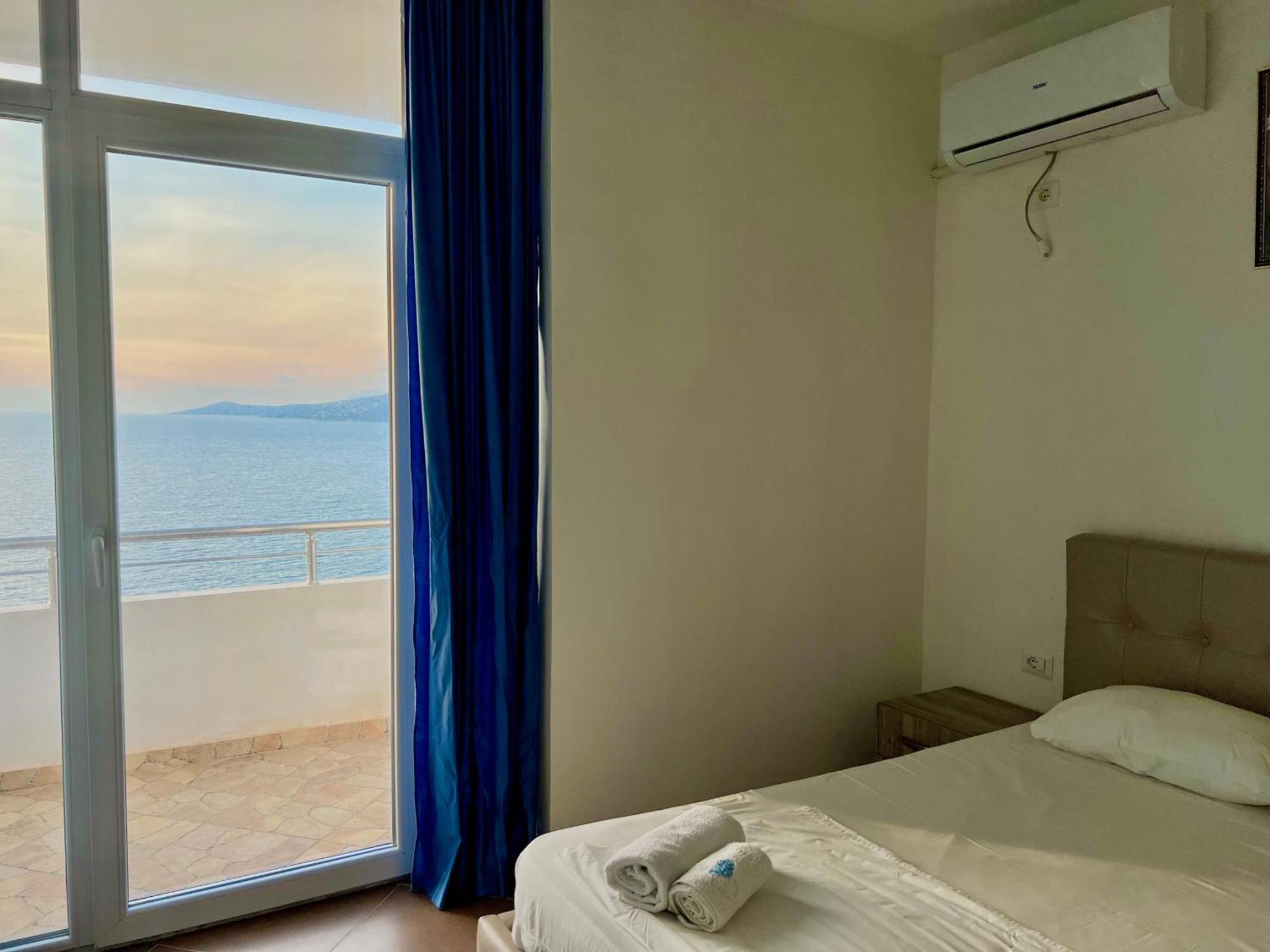 Redi'S Seaview Apartments Sarande Bagian luar foto