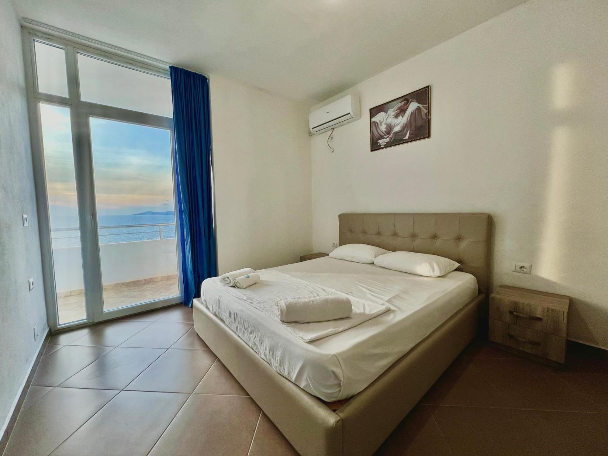Redi'S Seaview Apartments Sarande Bagian luar foto