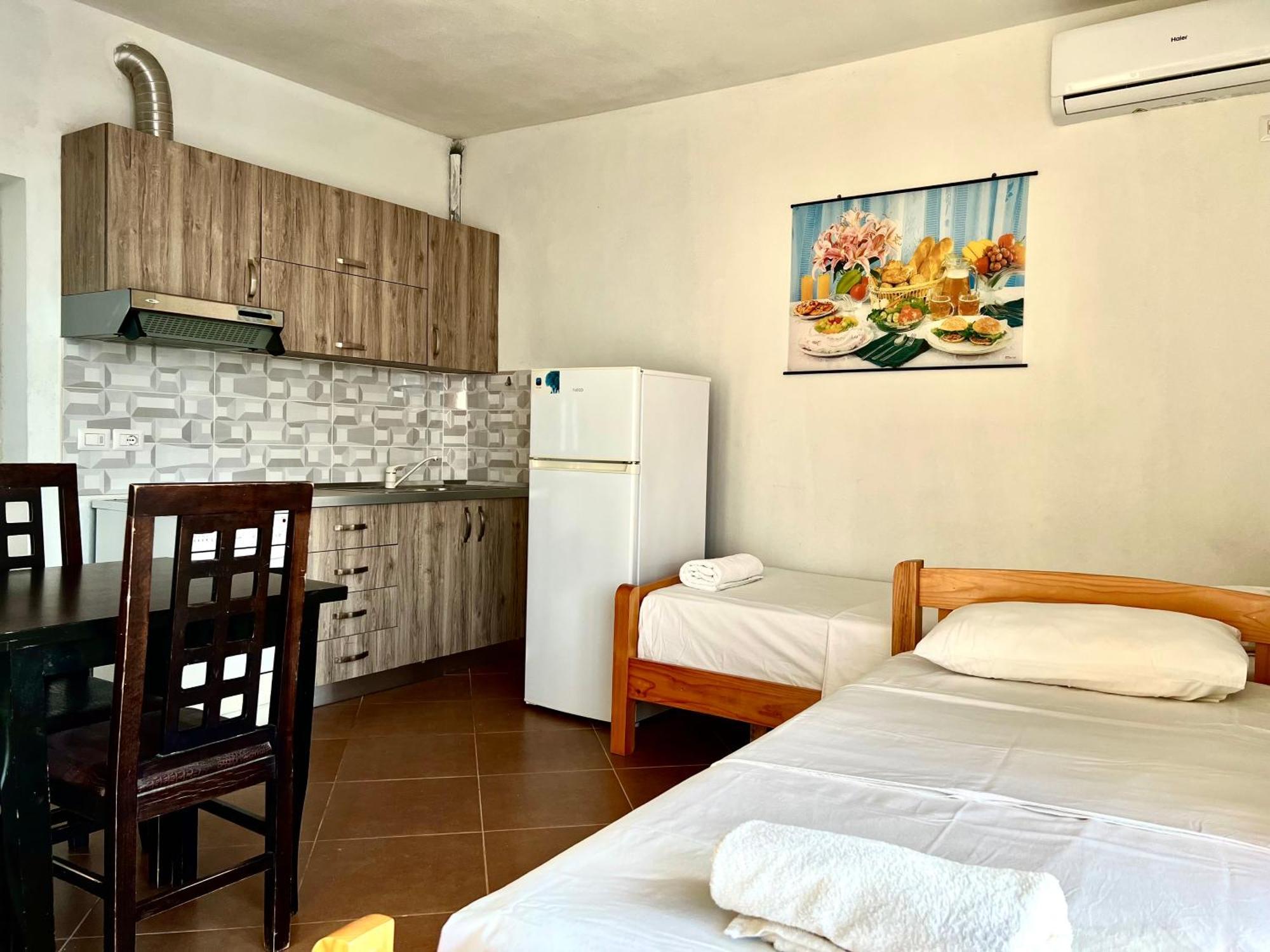 Redi'S Seaview Apartments Sarande Bagian luar foto