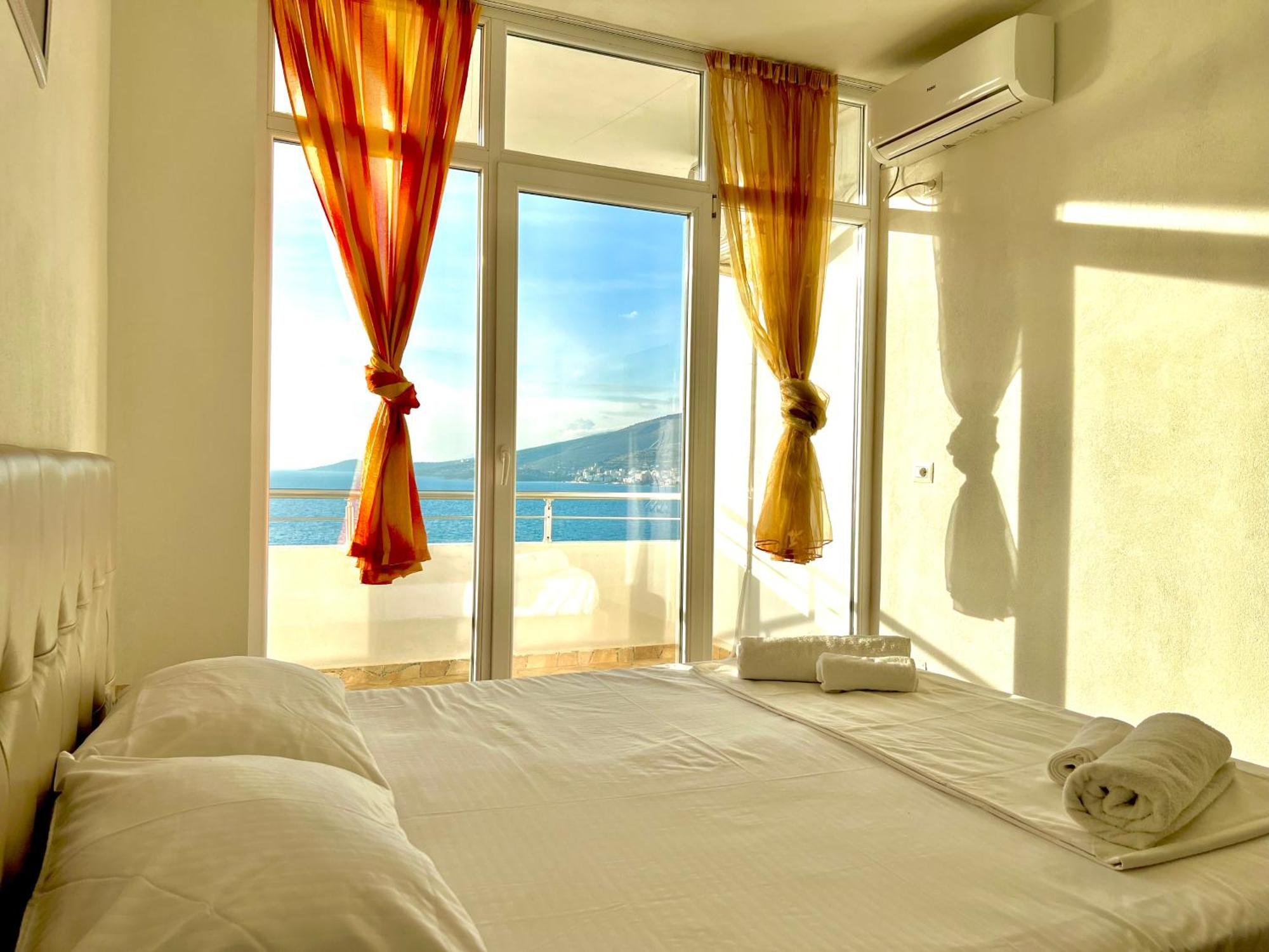 Redi'S Seaview Apartments Sarande Bagian luar foto
