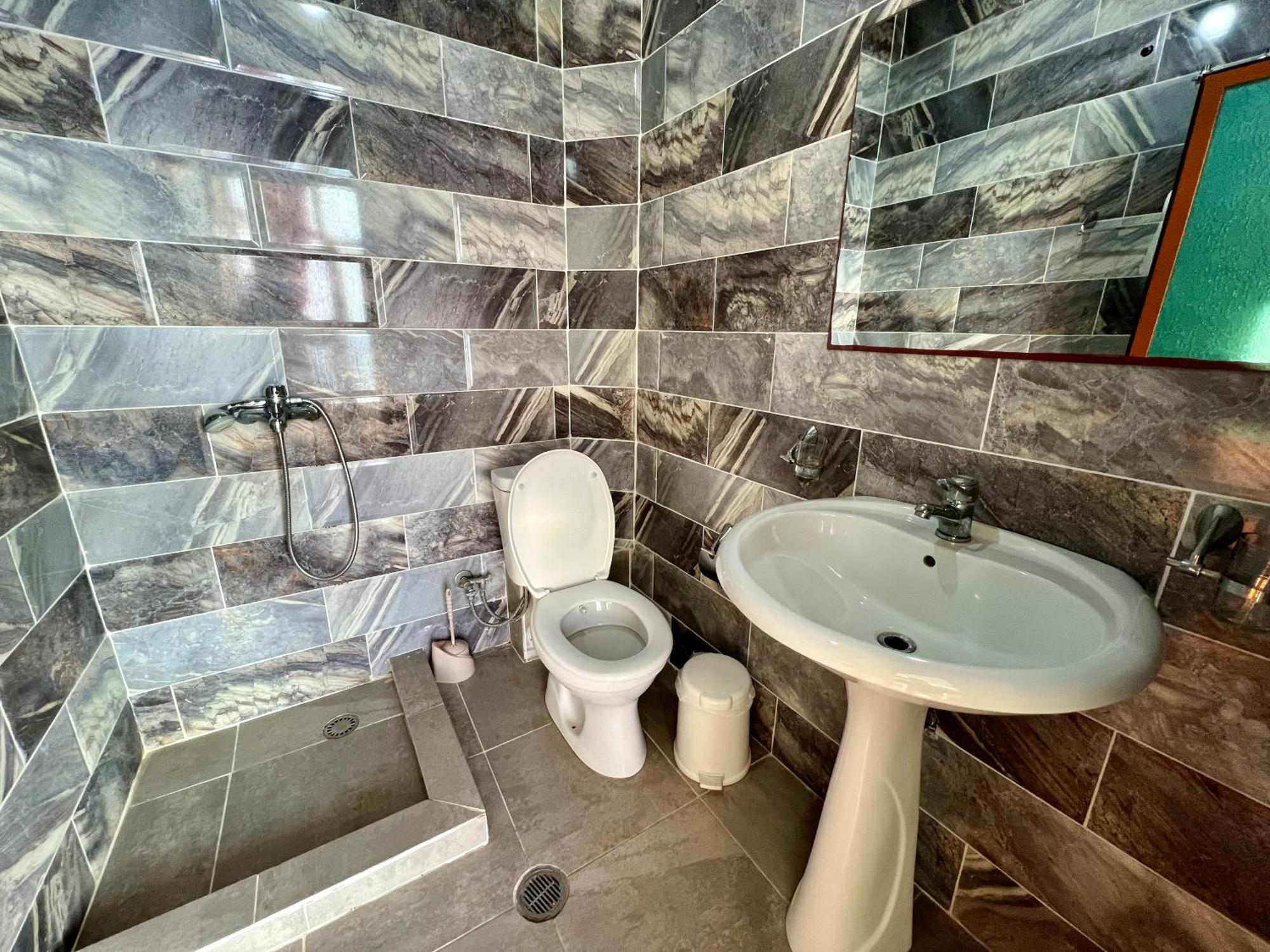 Redi'S Seaview Apartments Sarande Bagian luar foto