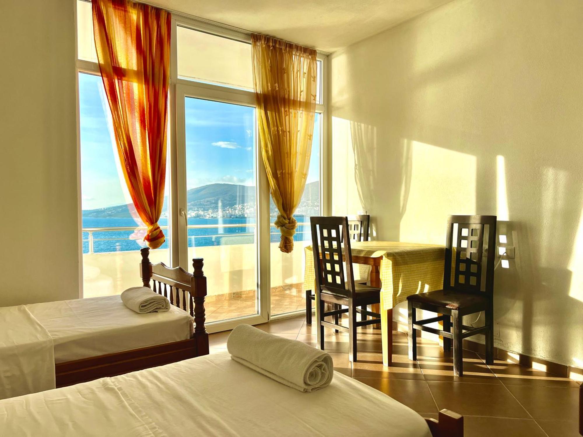 Redi'S Seaview Apartments Sarande Bagian luar foto