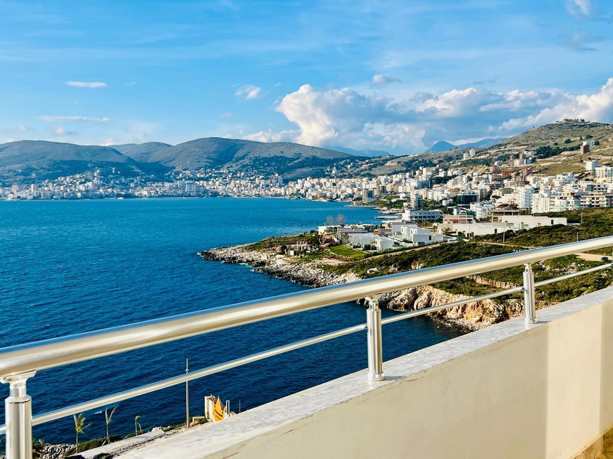Redi'S Seaview Apartments Sarande Bagian luar foto