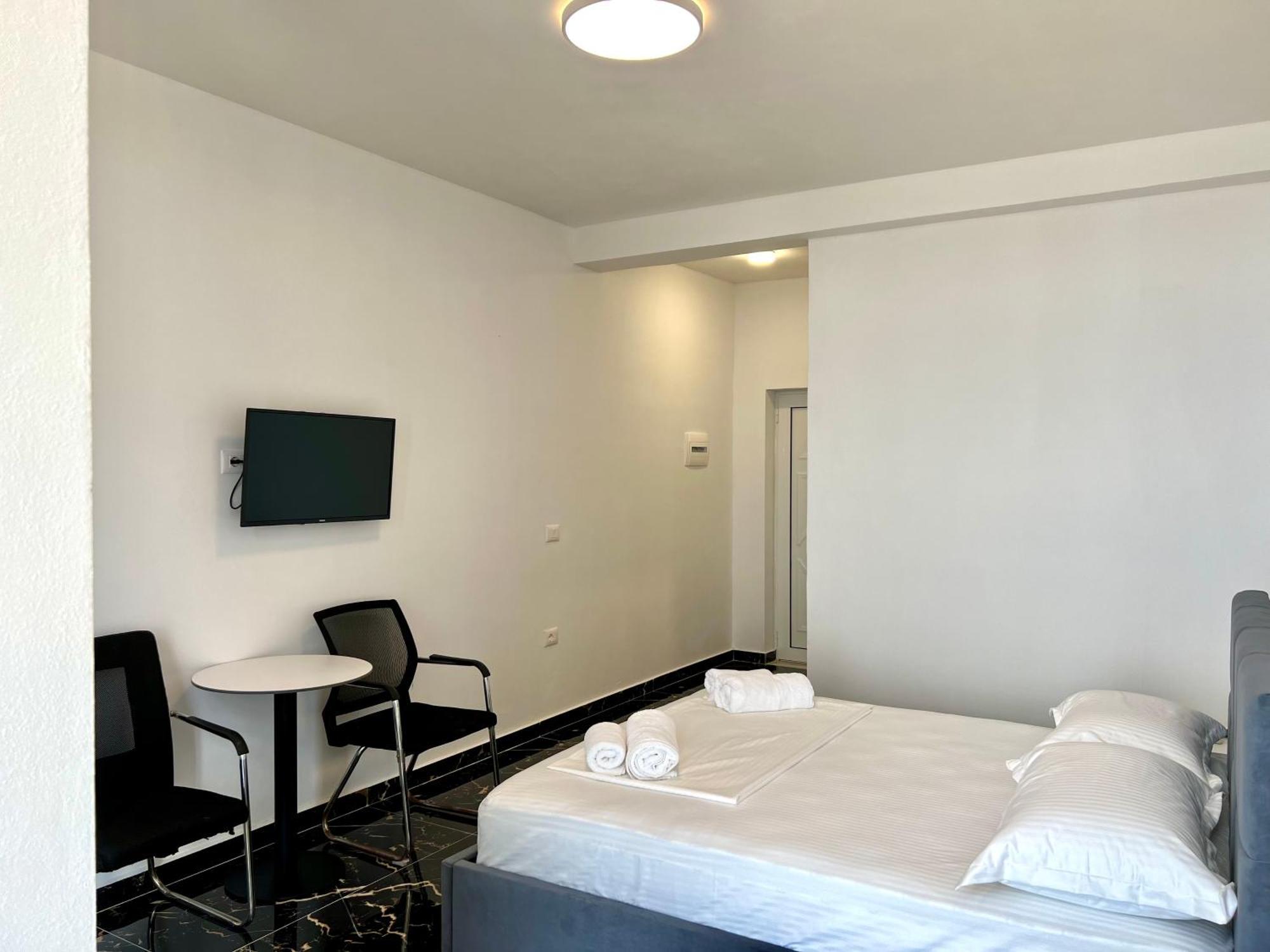 Redi'S Seaview Apartments Sarande Bagian luar foto