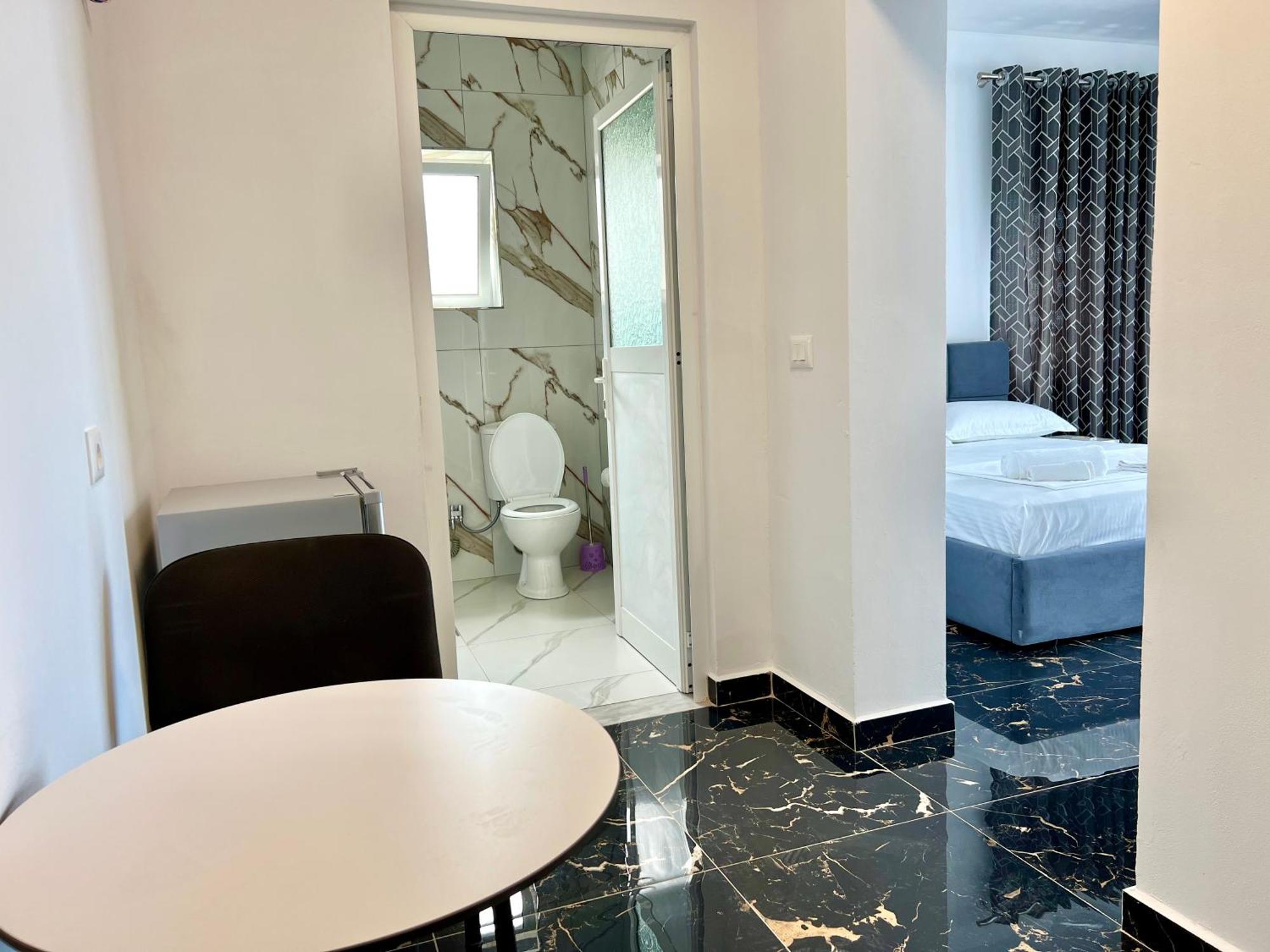 Redi'S Seaview Apartments Sarande Bagian luar foto