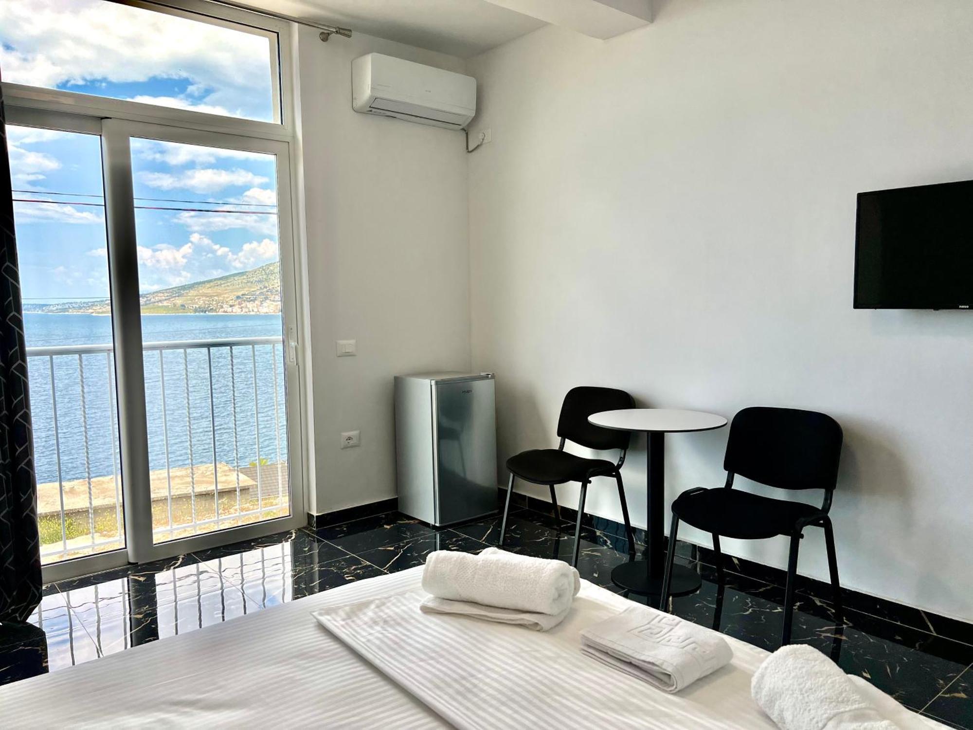 Redi'S Seaview Apartments Sarande Bagian luar foto