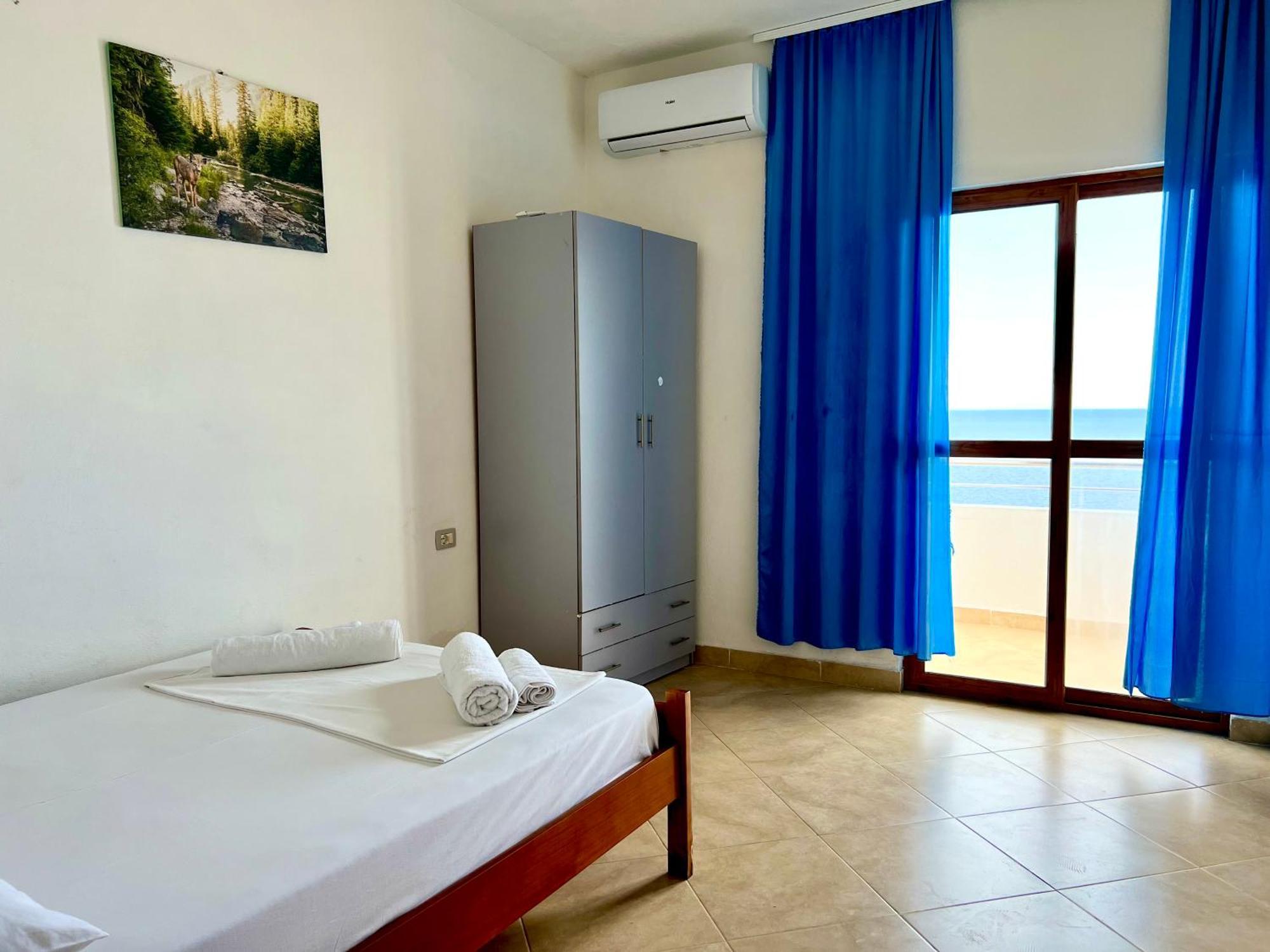 Redi'S Seaview Apartments Sarande Bagian luar foto