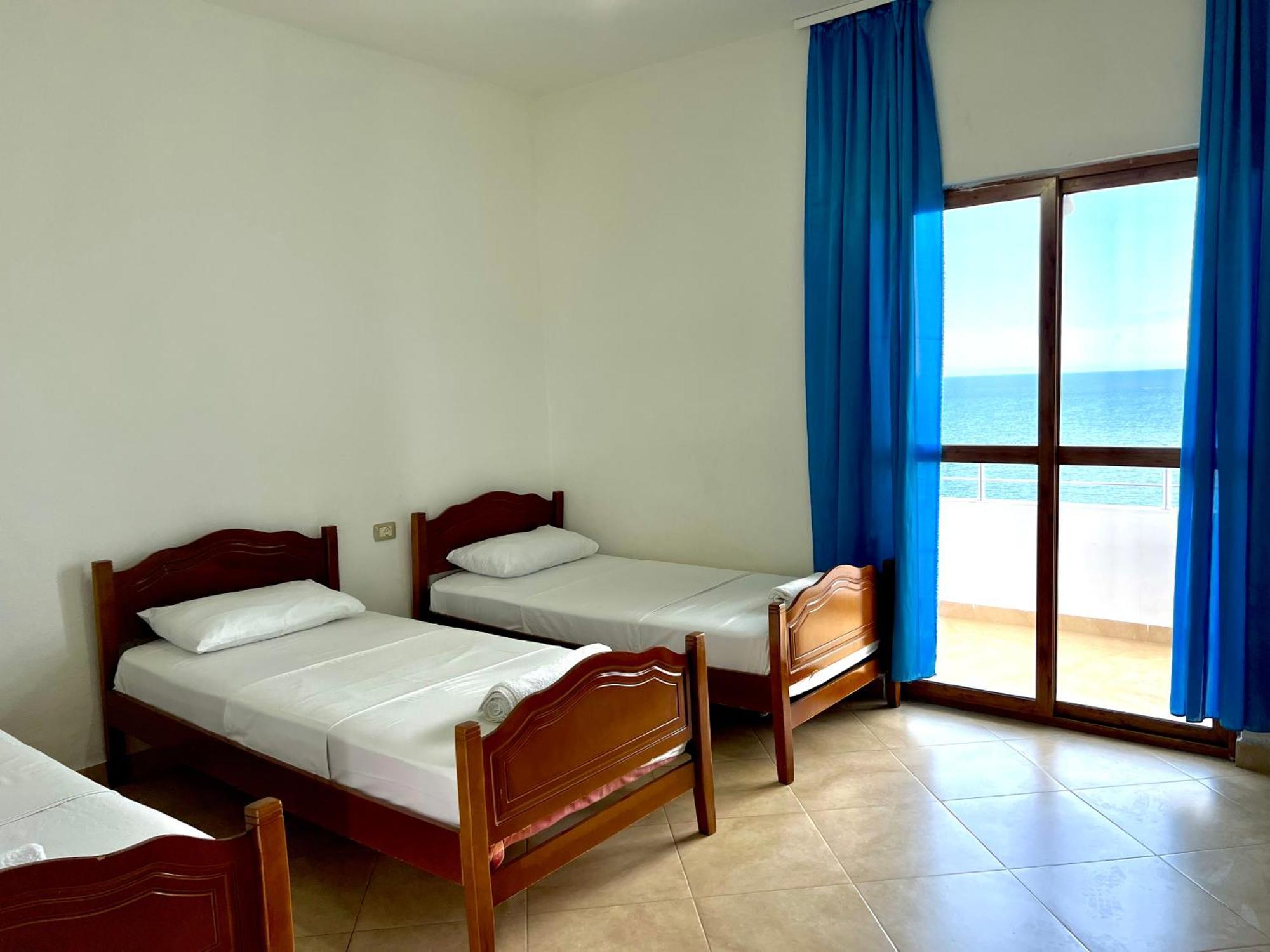 Redi'S Seaview Apartments Sarande Bagian luar foto