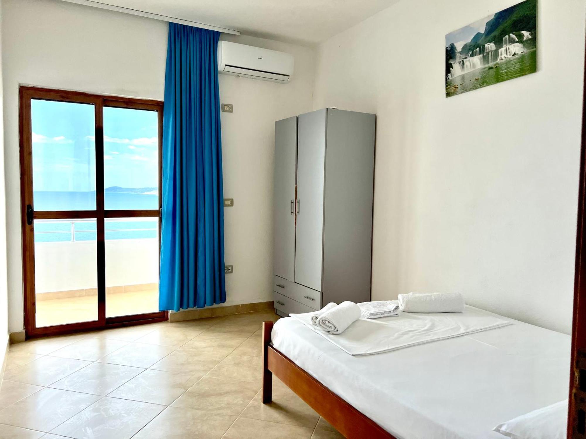 Redi'S Seaview Apartments Sarande Bagian luar foto