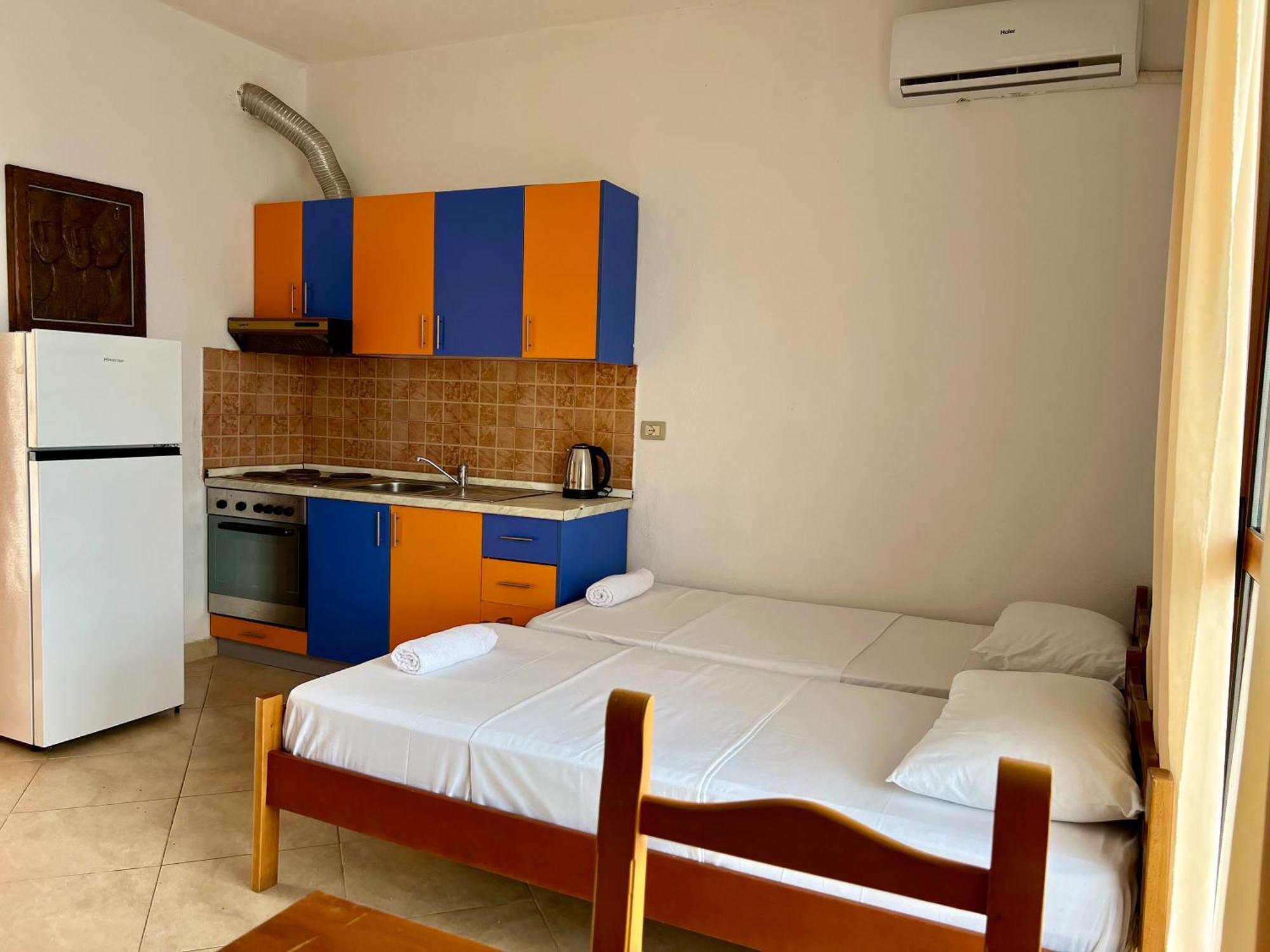 Redi'S Seaview Apartments Sarande Bagian luar foto