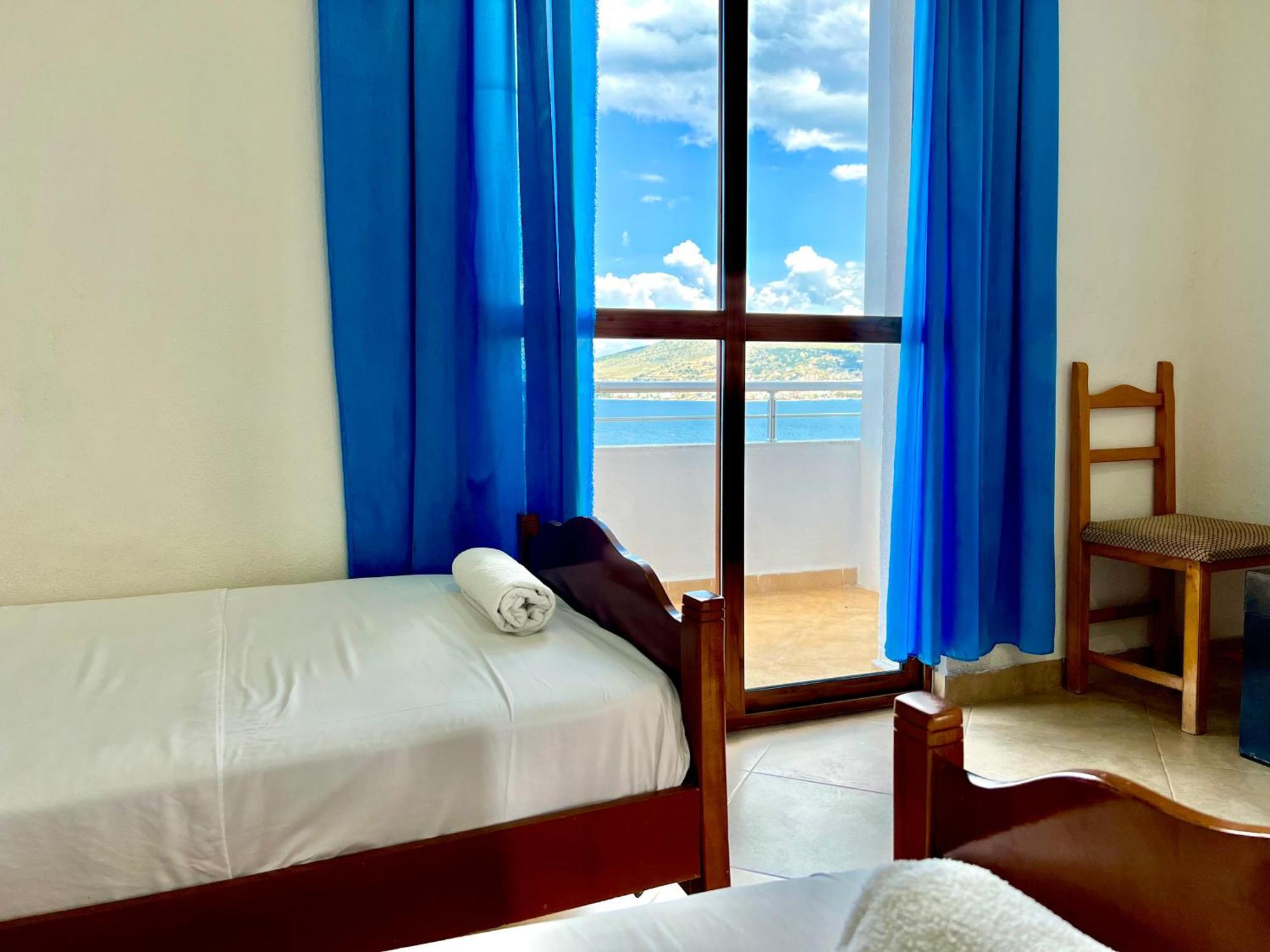 Redi'S Seaview Apartments Sarande Bagian luar foto