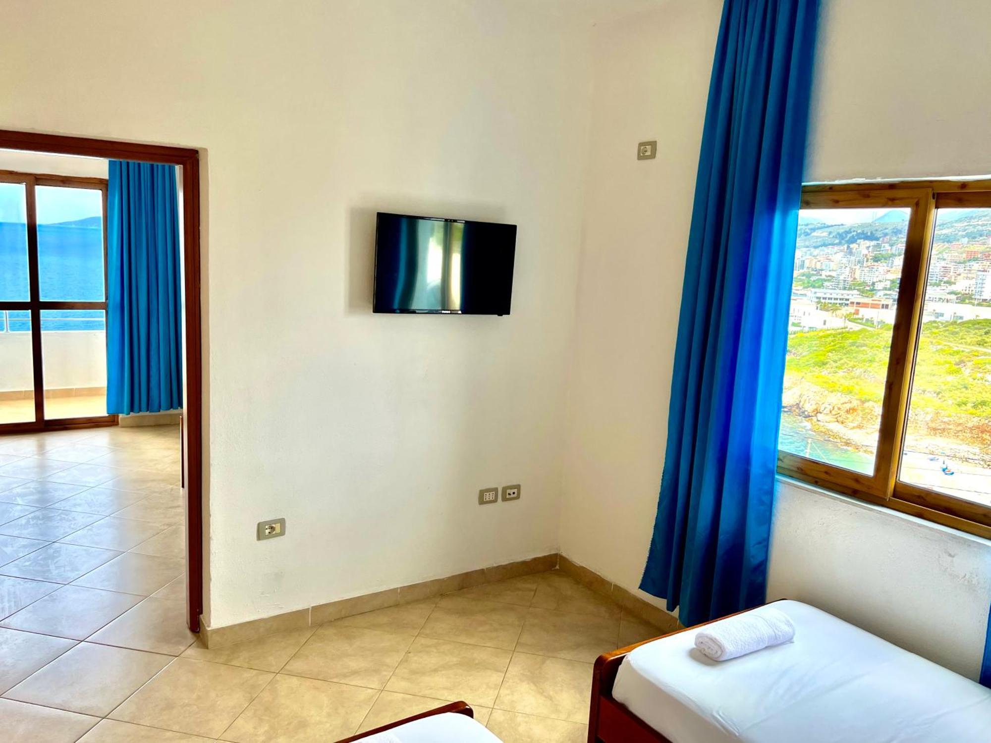 Redi'S Seaview Apartments Sarande Bagian luar foto