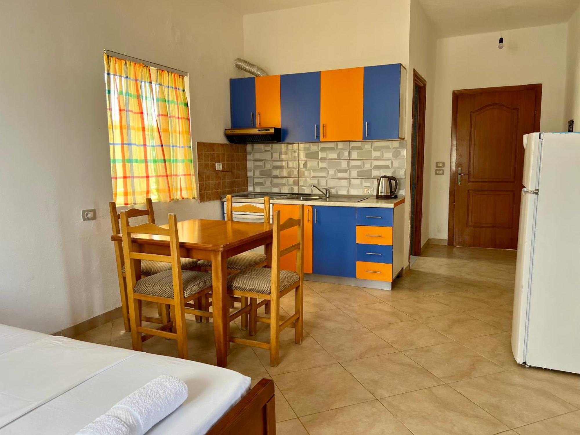 Redi'S Seaview Apartments Sarande Bagian luar foto