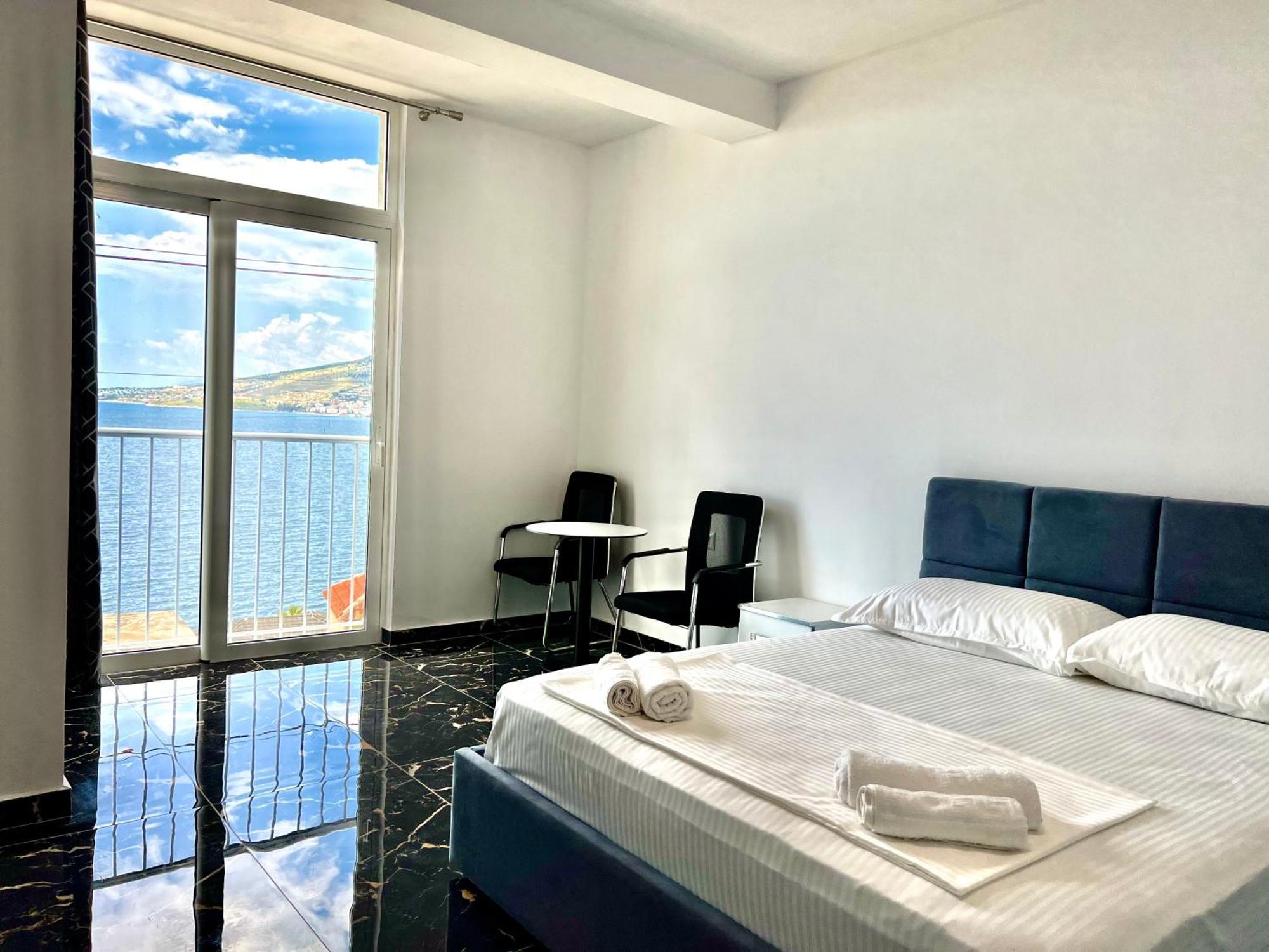 Redi'S Seaview Apartments Sarande Bagian luar foto