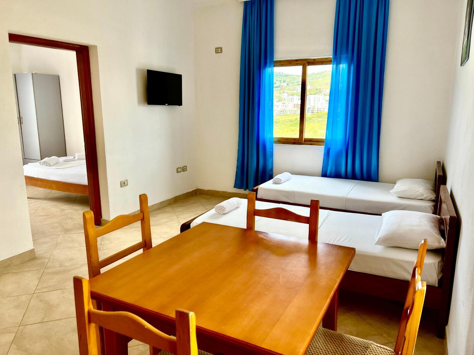 Redi'S Seaview Apartments Sarande Bagian luar foto