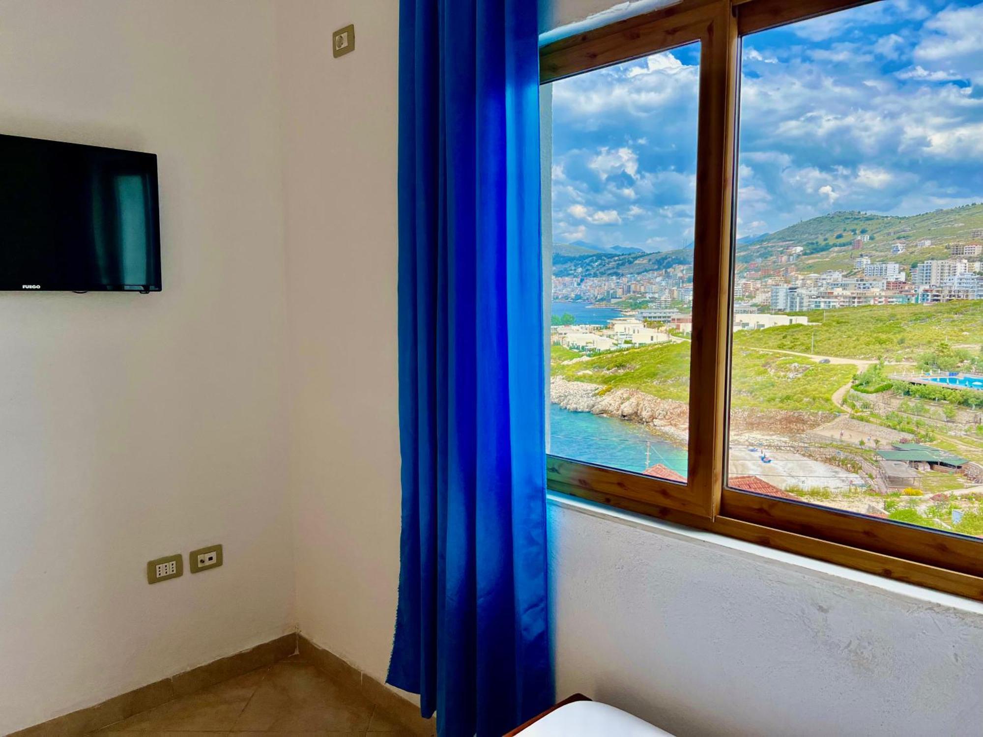 Redi'S Seaview Apartments Sarande Bagian luar foto