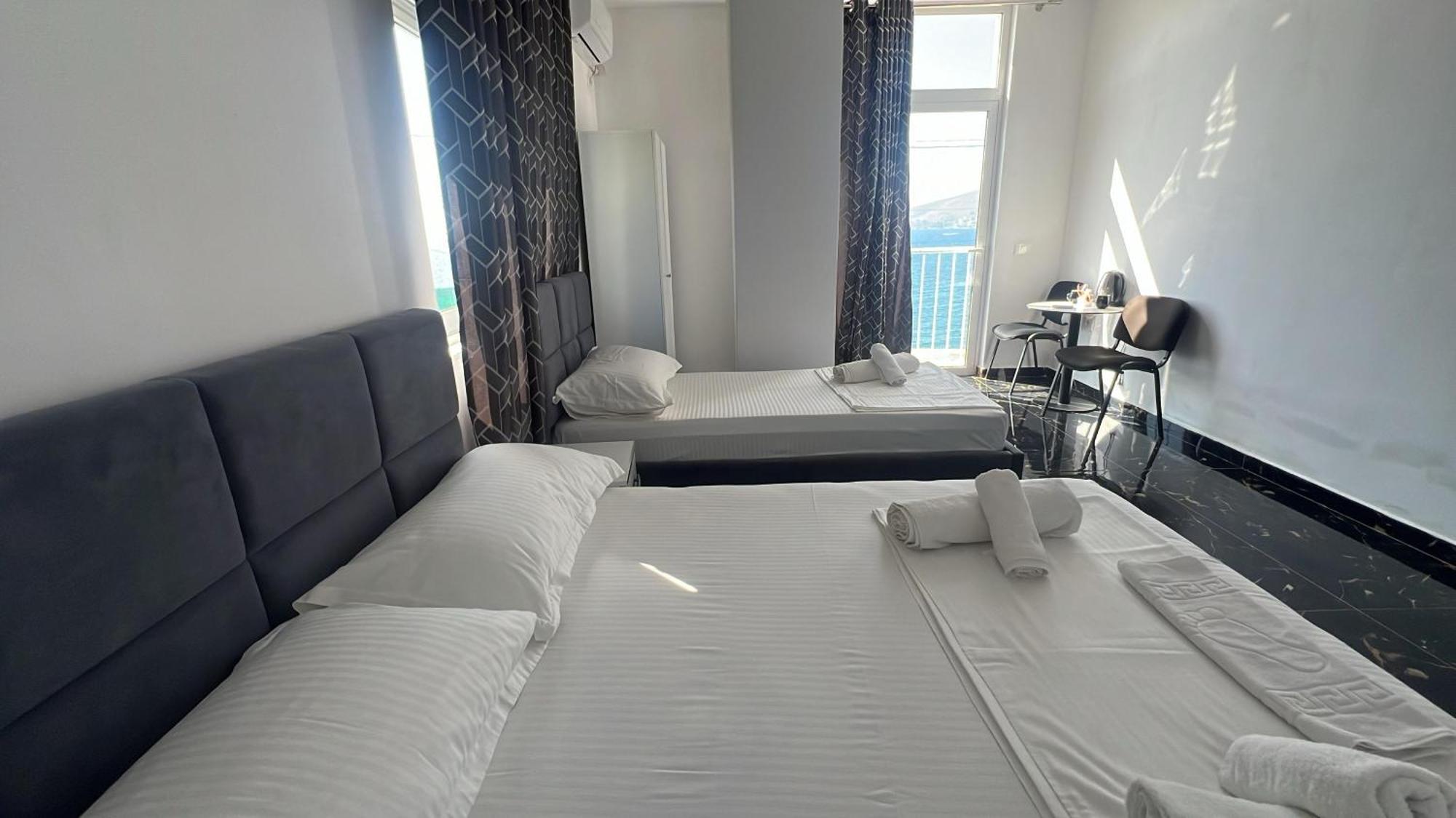 Redi'S Seaview Apartments Sarande Bagian luar foto
