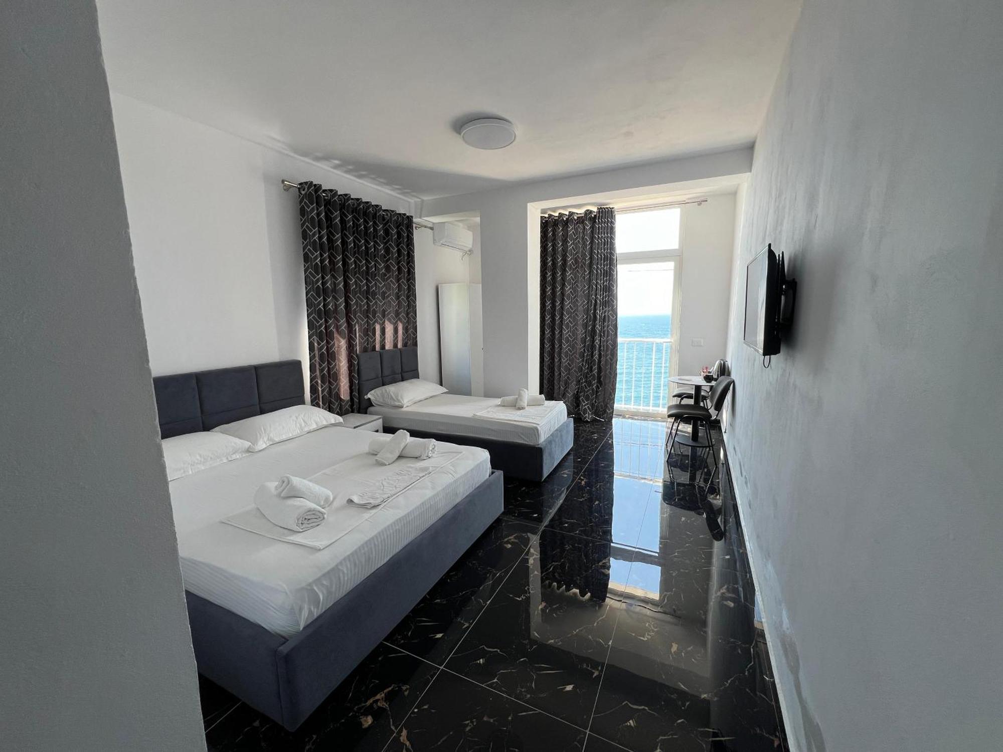 Redi'S Seaview Apartments Sarande Bagian luar foto