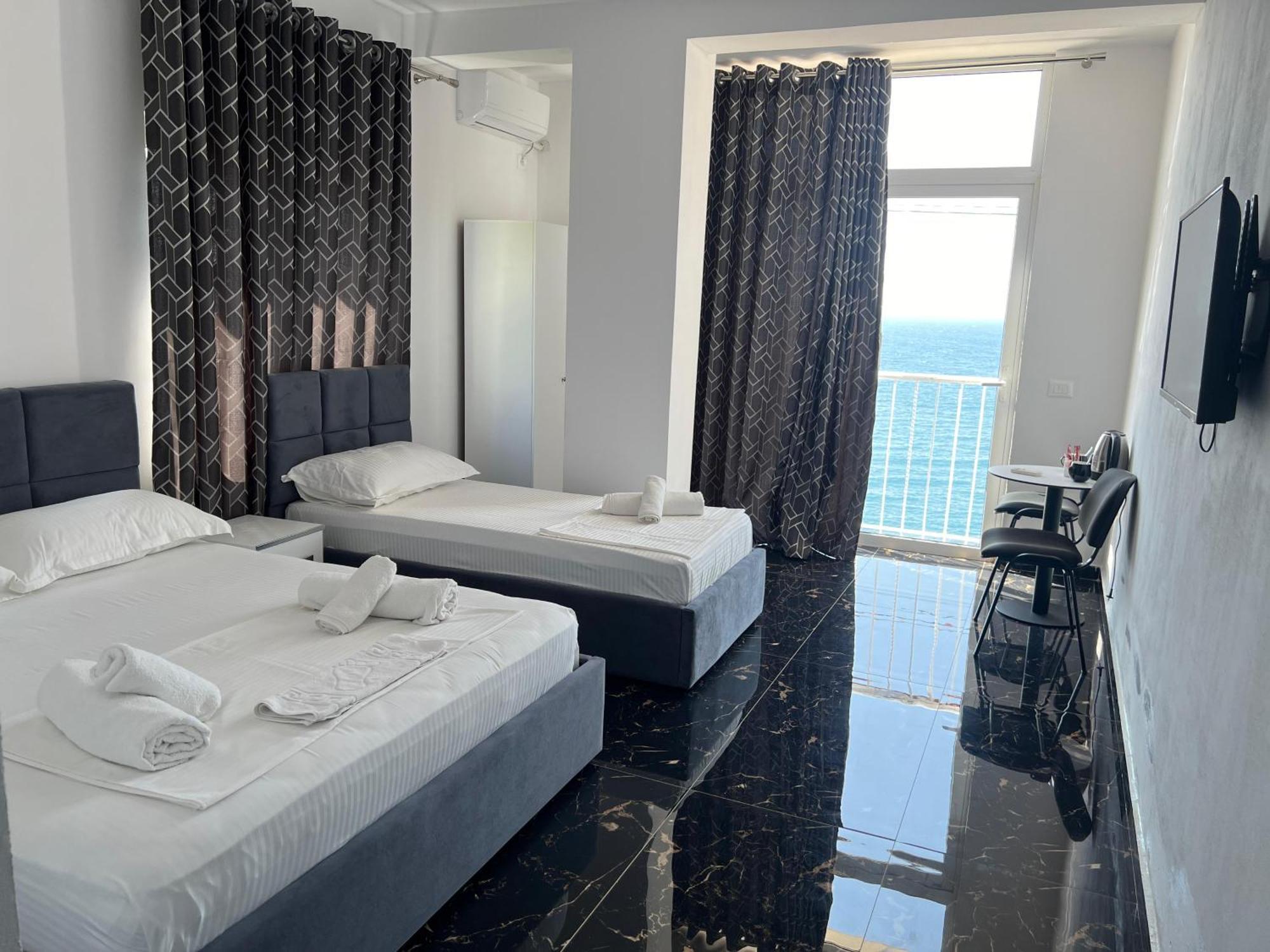Redi'S Seaview Apartments Sarande Bagian luar foto